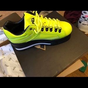 **NEVER WORN*** Fila Trailblazer
